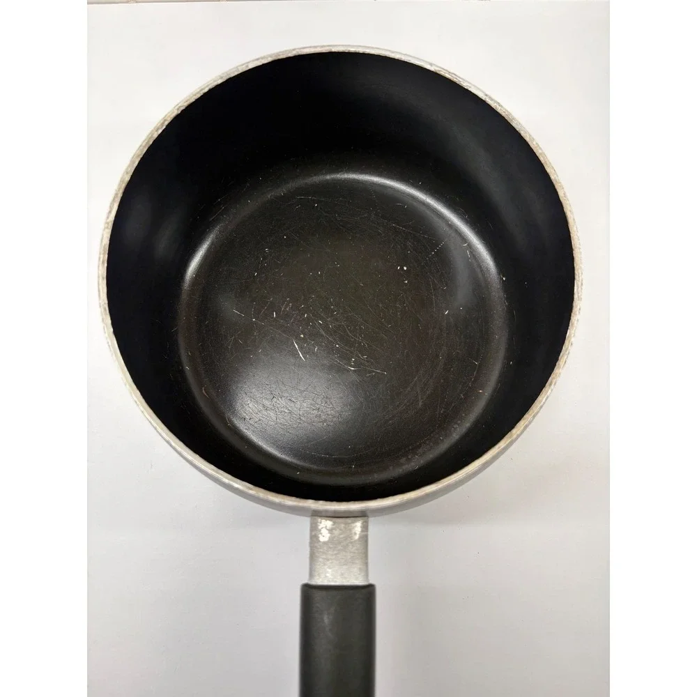 The Pampered Chef Saucepan 2qt Black Non-Stick Glass Lid Cookware